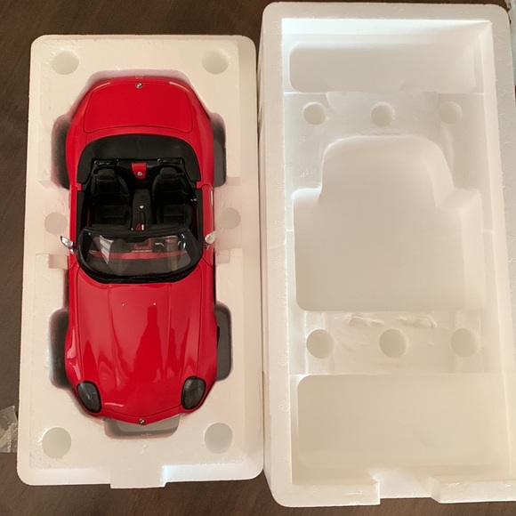BMW Z8 Collectors Model Car - Red - Picture 12 of 16